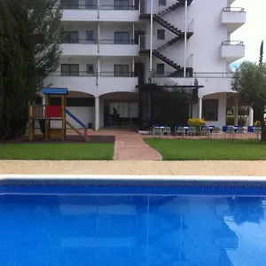 Bay 2* Rosas